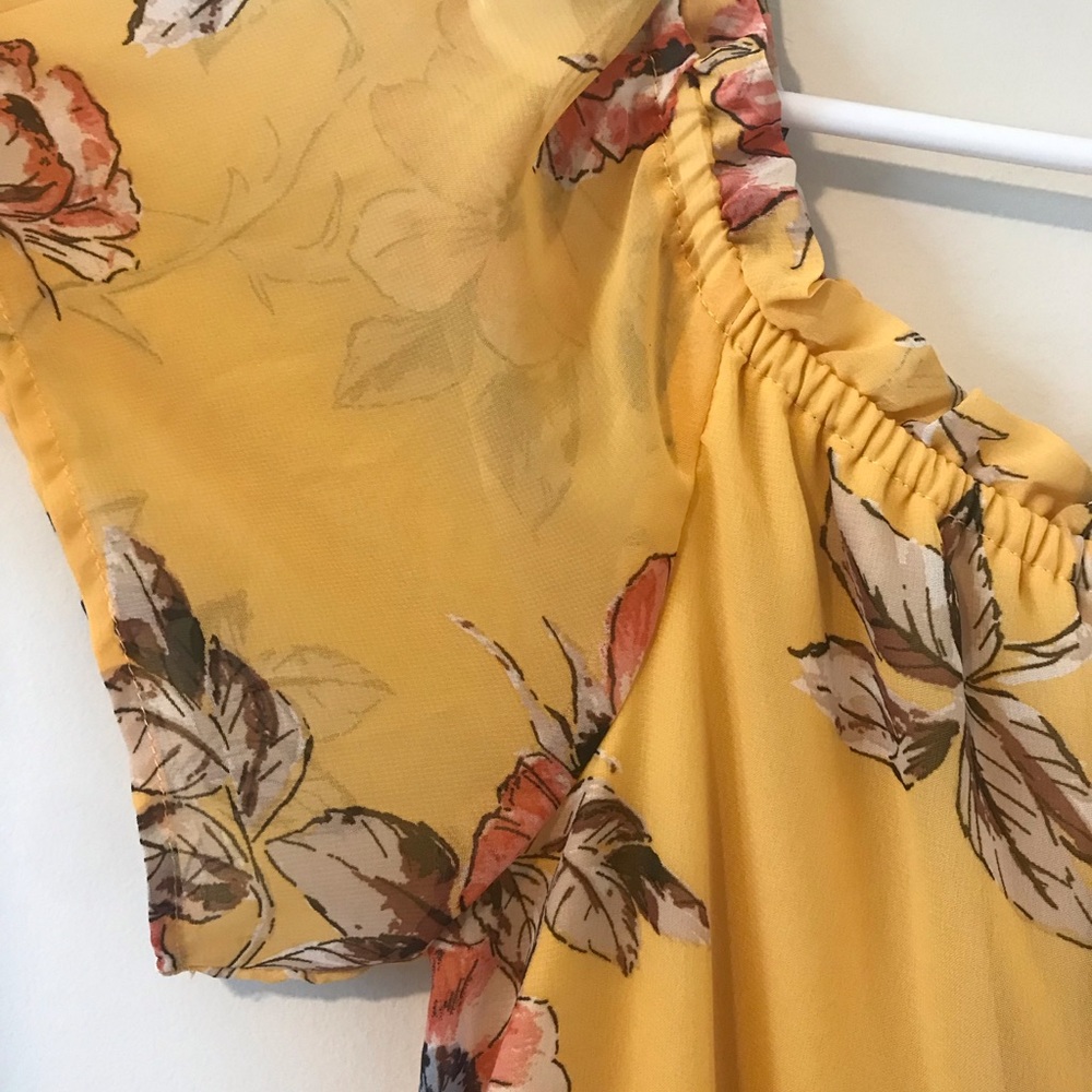 Beautiful Yellow- Gold Spring/ Summer Maxi - Picture 6 of 8